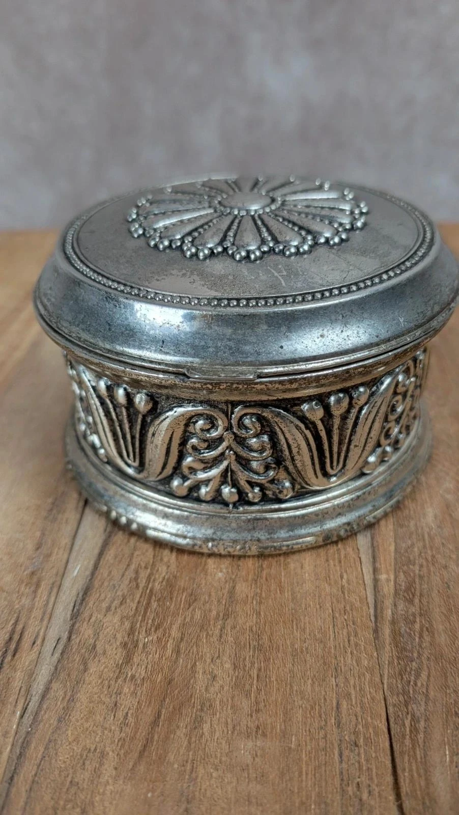 Oude ronde zilveren metalen doos - Rode fluwelen binnenkant – photo 2